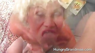 Granny gives a good old blowjob